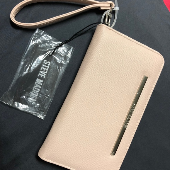 Steve Madden Handbags - Steve Madden Blush Wallet (wristlet)